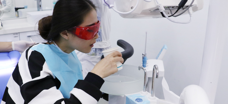 进入口中的水汽枪头等任何器械均一人一用一更换，避免交叉感染、确保口内诊疗安全。