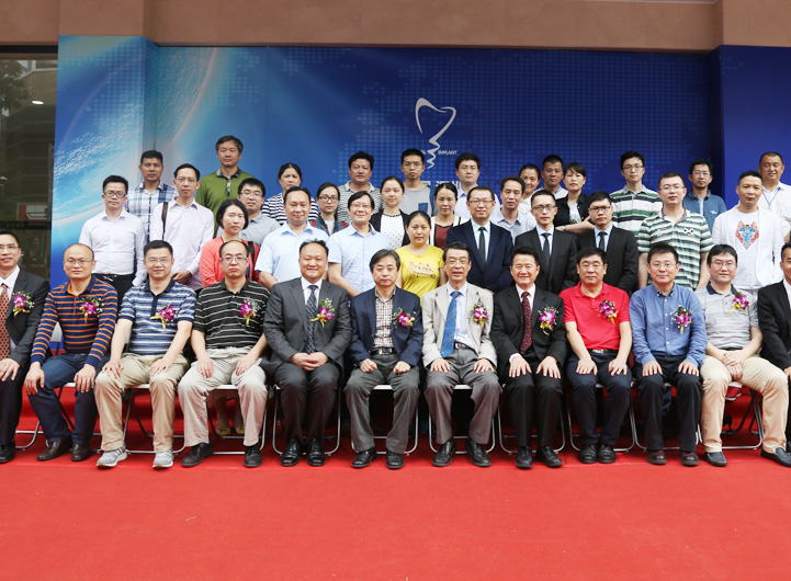 4月23日，在麦芽口腔由一场北上广深“国宝级”种牙名医主讲的“2016数字化口腔种植学术论坛”的学术报告会，震撼了深圳三甲医院半数名医。